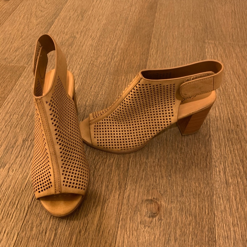 Shoes size 6 - Picture 2 of 2
